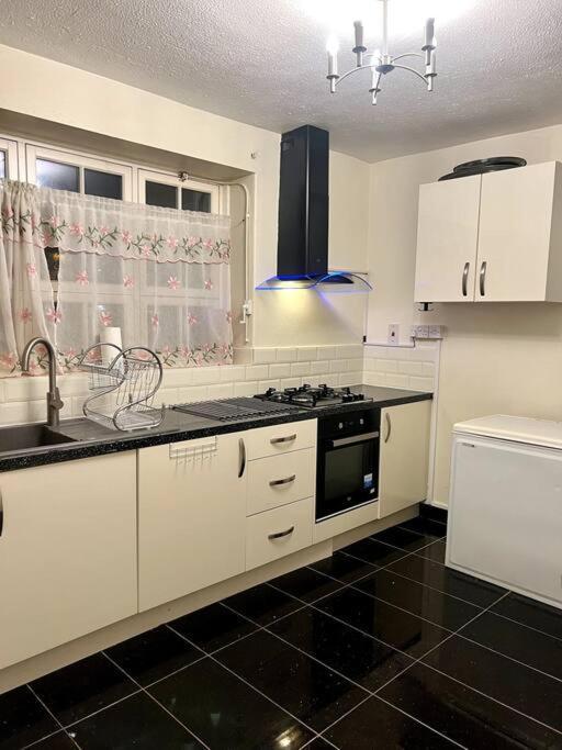2 Bedroom Flat In Vauxhall, London Eksteriør billede